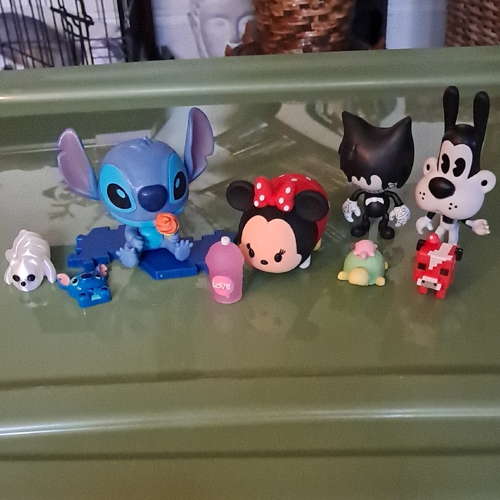 SET OF 9 RANDOM FIGURES